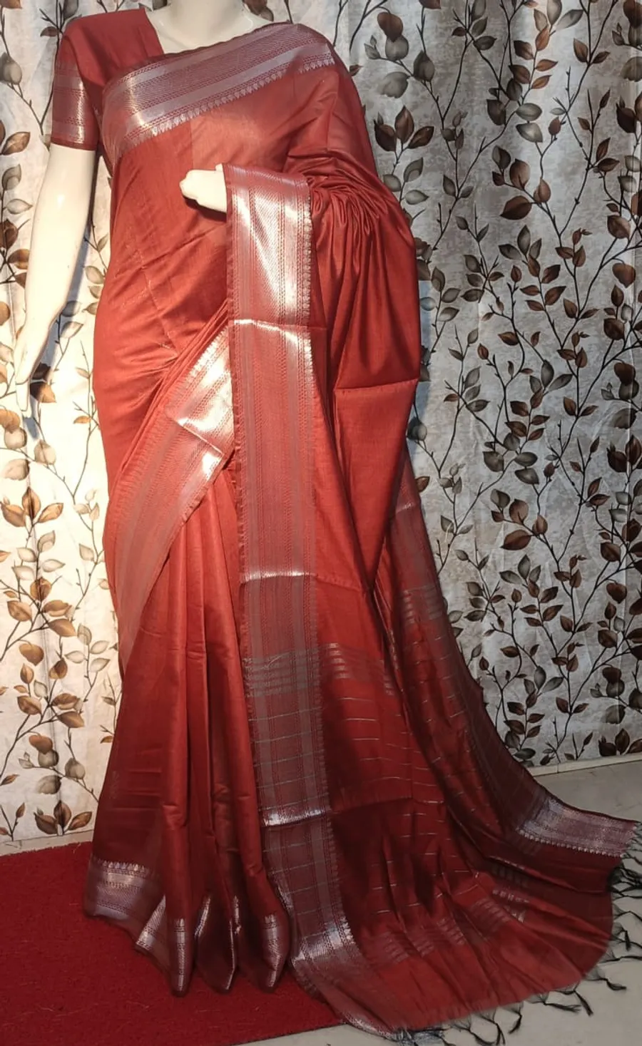 Handwoven Maheshwari Silk Saree with Zari Border 